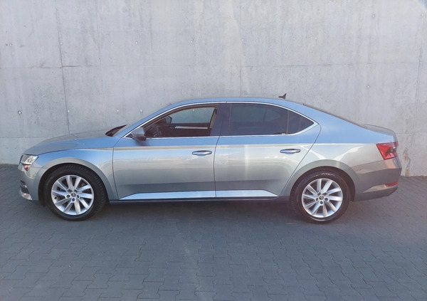 Skoda Superb cena 105900 przebieg: 74935, rok produkcji 2019 z Wieliczka małe 379